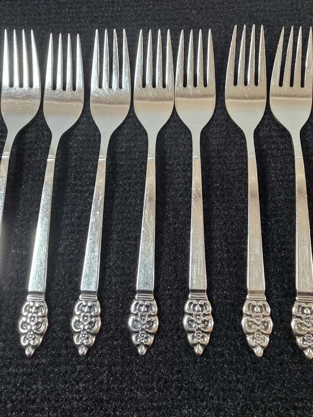 ONEIDACRAFT DELUXE STAINLESS FLATWARE SET SERVING SPOONS NORDIC CROWN 41 PCS